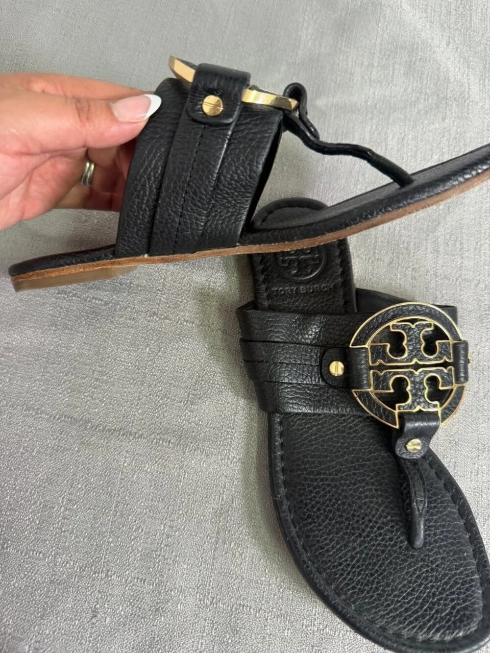 Tory Burch Miller Black Leather Thong Sandals Size 6M Gold Logo Accent